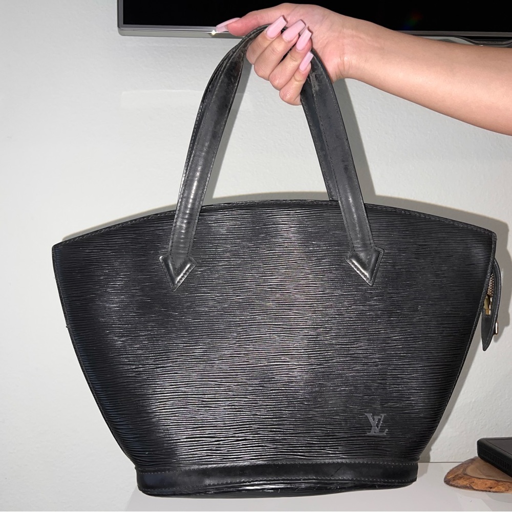 Louis Vuitton
1994 pre-owned black Épi Saint Jacques handbag